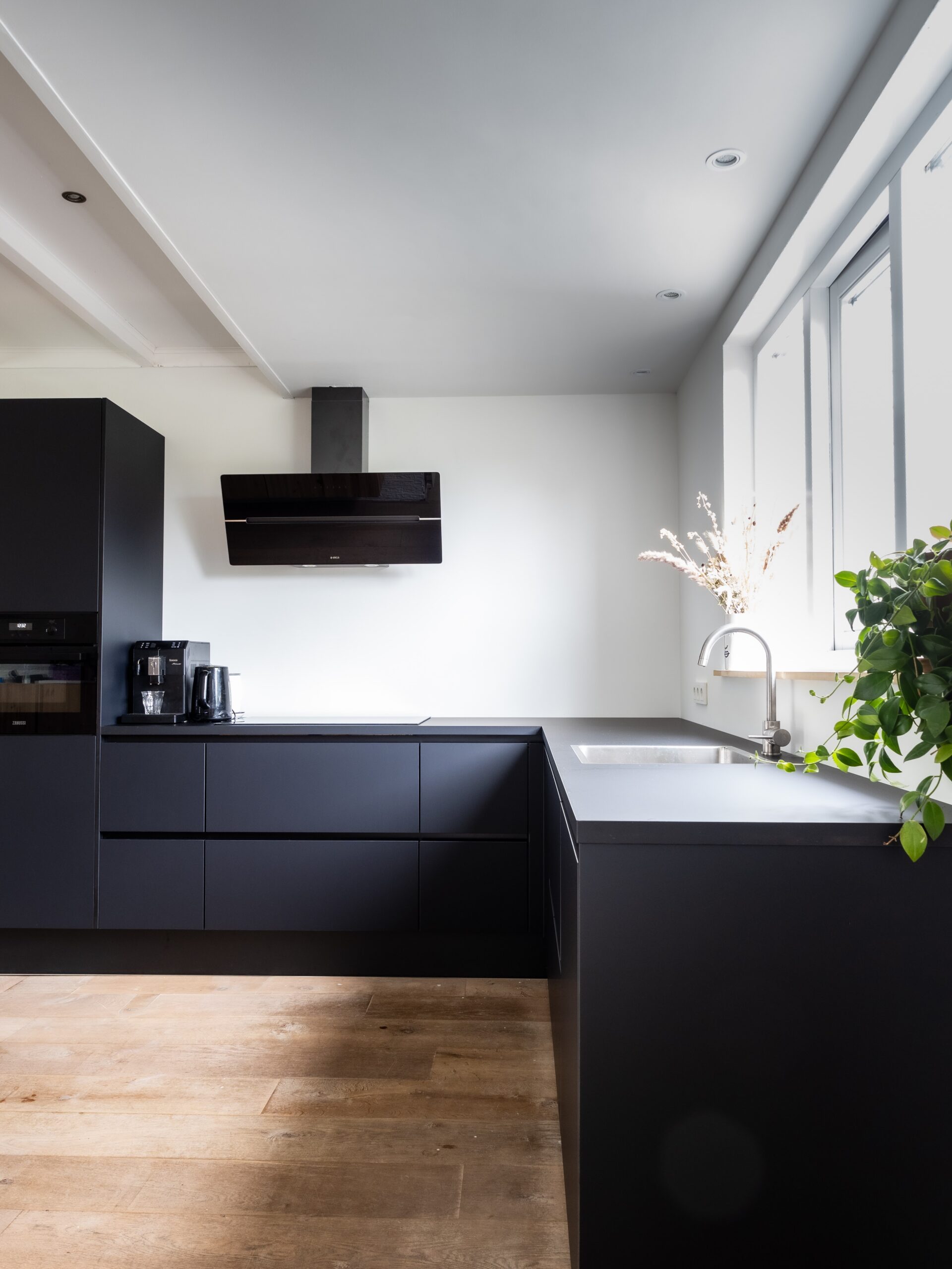 What colour worktop goes with grey kitchen units? Shaw Stone